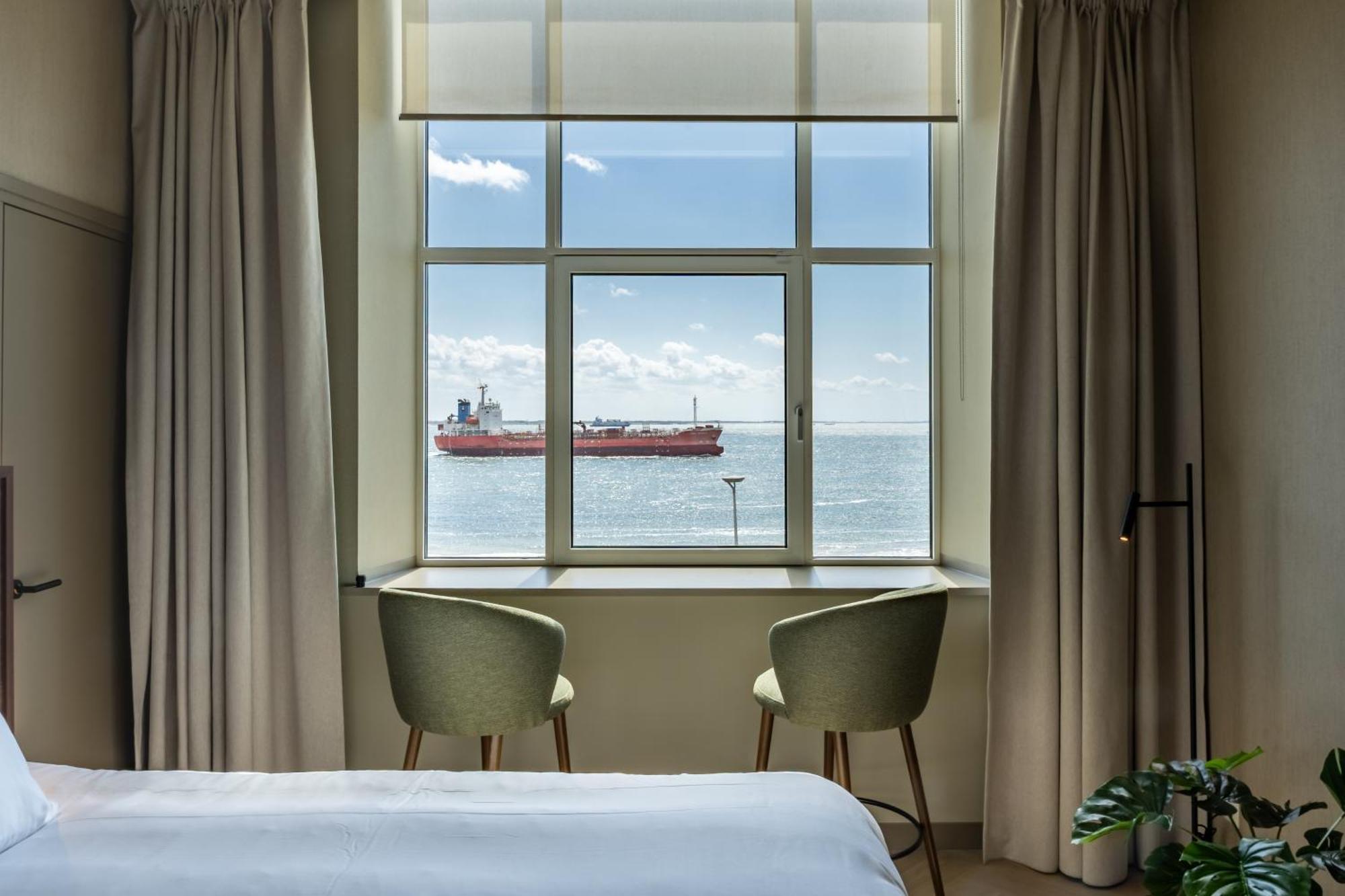 Hotel De Zeevaartschool 弗利辛恩 外观 照片