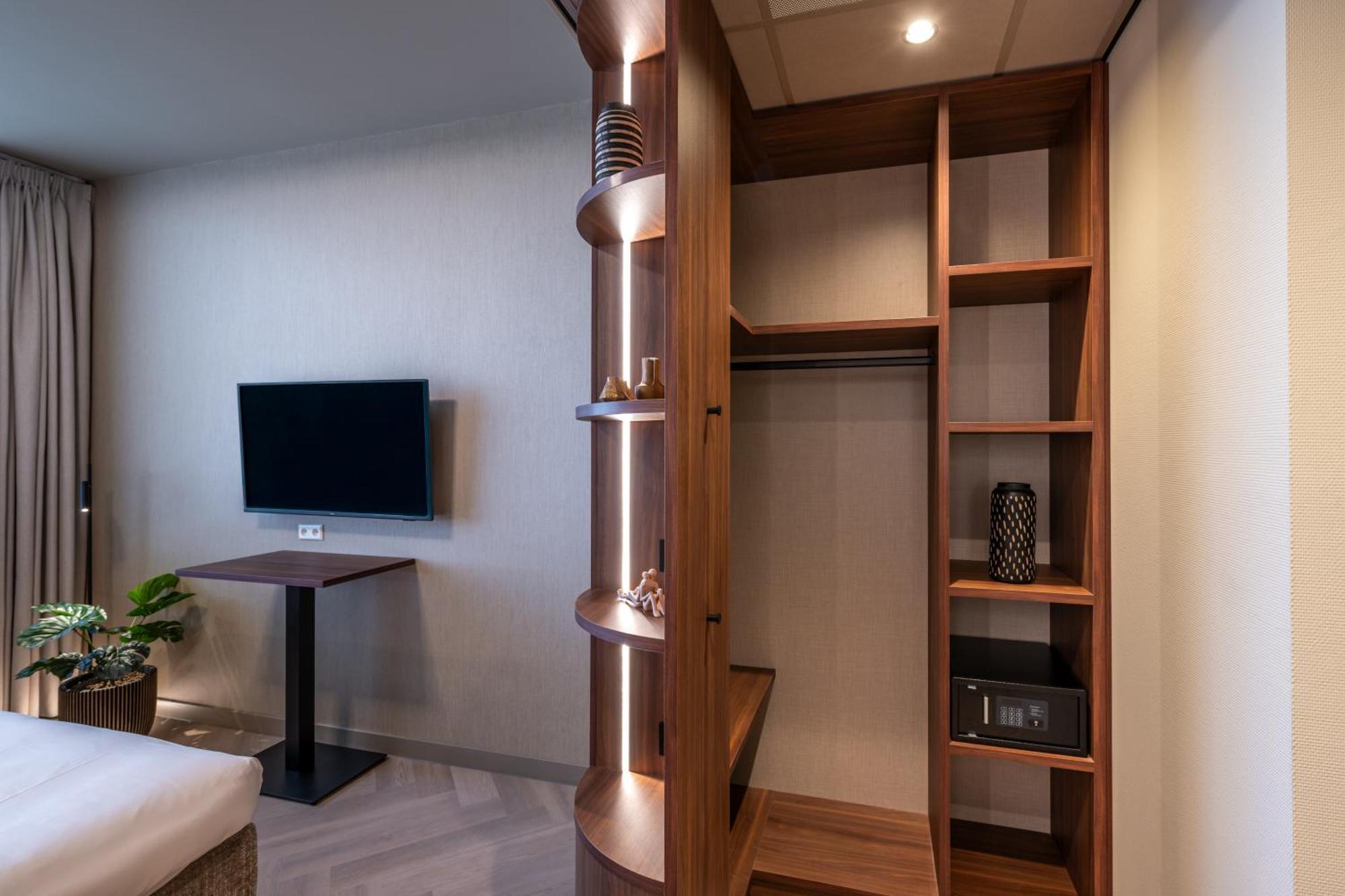 Hotel De Zeevaartschool 弗利辛恩 外观 照片