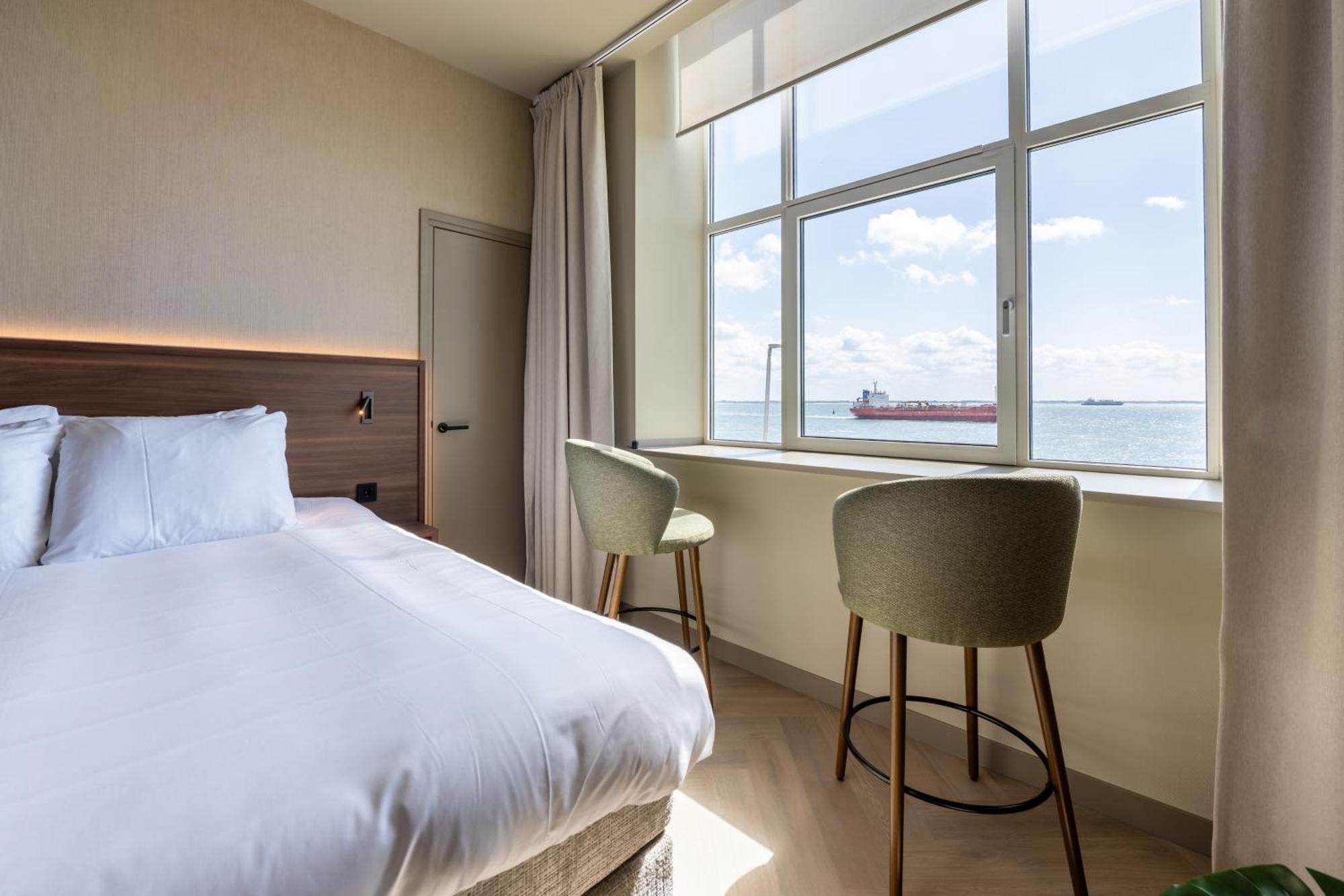 Hotel De Zeevaartschool 弗利辛恩 外观 照片